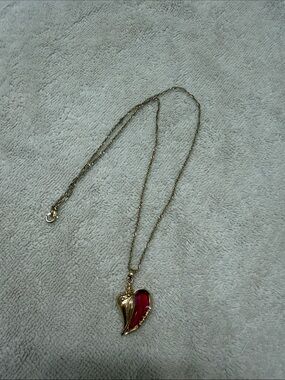 Gold-tone Necklace with Pink conch shell Pendant